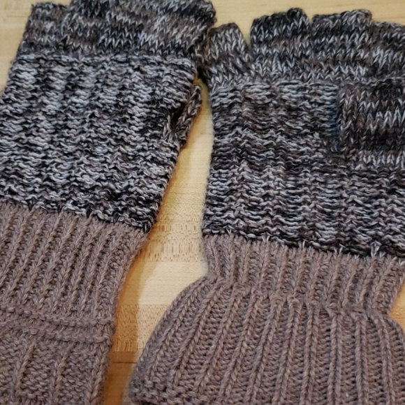 Handmade knitted cut off gloves - Picture 2 of 4